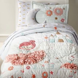 🩰🏰Crate & Kids girls quilt for full or Queen size bed 🏰🩰